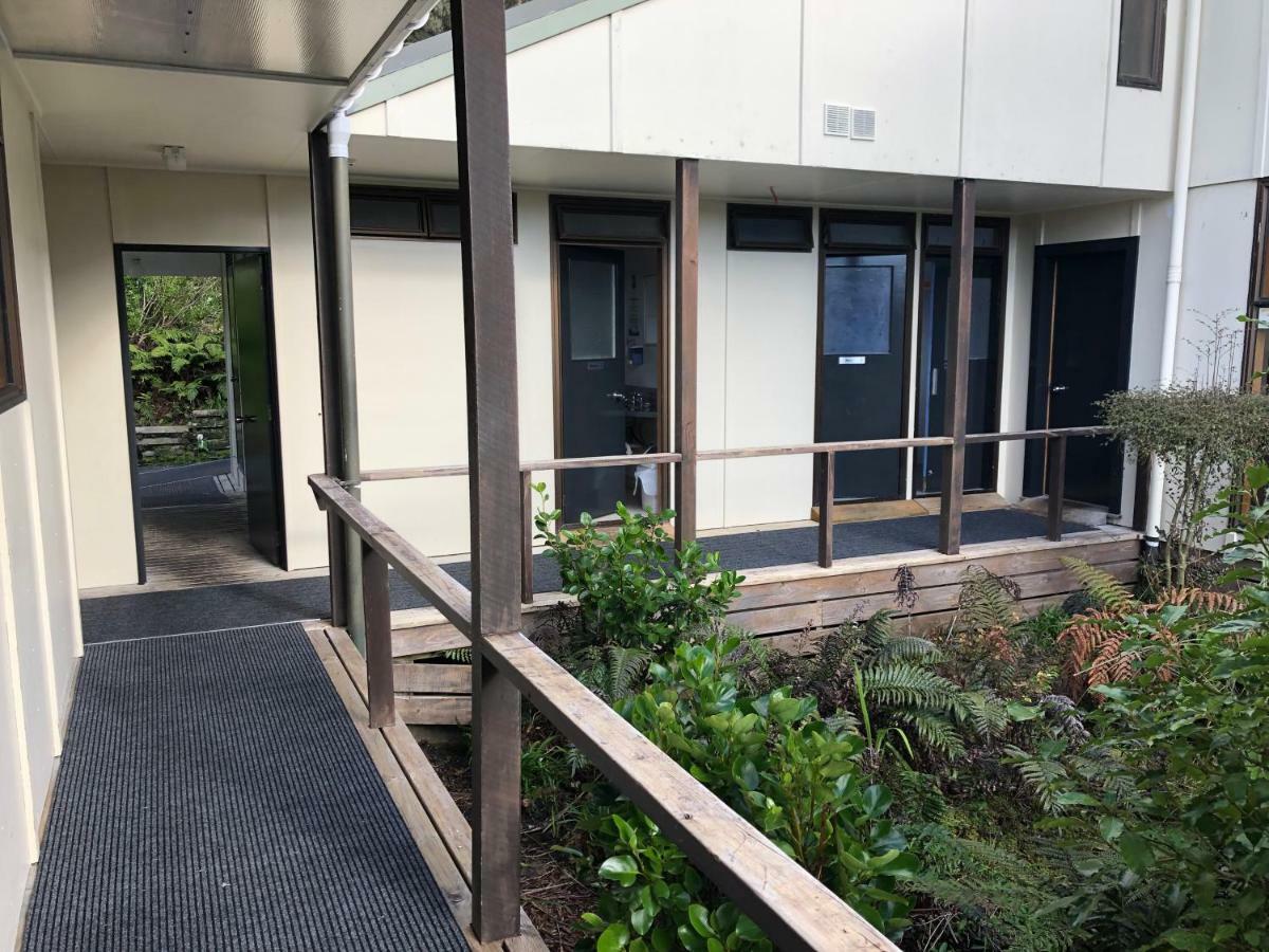 הוסטל Half-moon Bay Stewart Island Backpackers מראה חיצוני תמונה